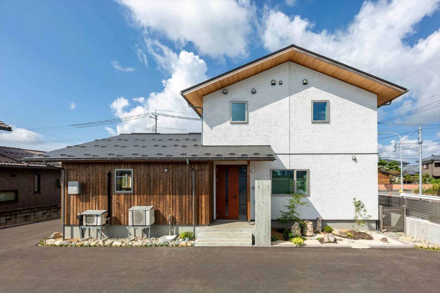 敷地条件を有効利用した中庭のあるコの字の家